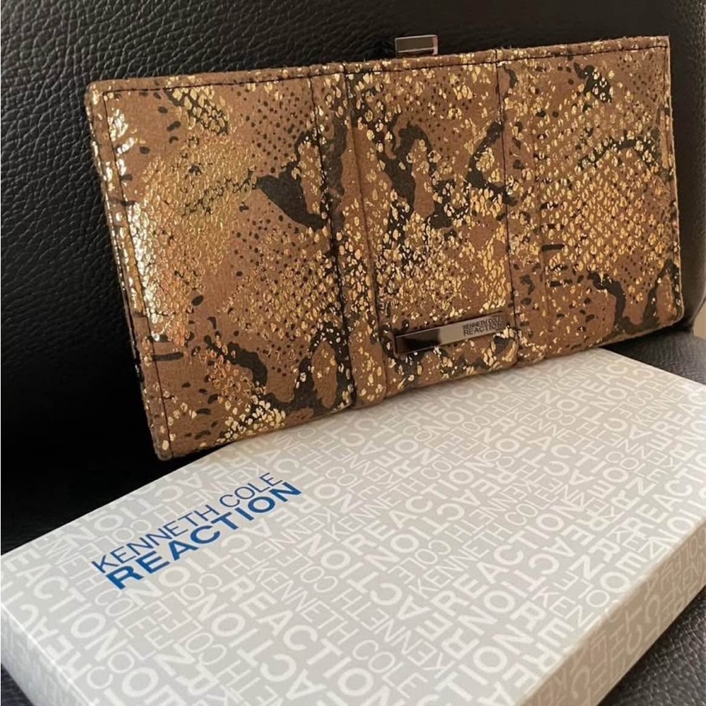🤎Kenneth Cole Reaction Metallic Gold and Brown Wallet/ Clutch. Comes w/ box. - Picture 5 of 9